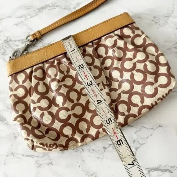 Coach Op Art Tan Brown Pleated Coated Canvas Large Zip Top Wristlet - Picture 13 of 13